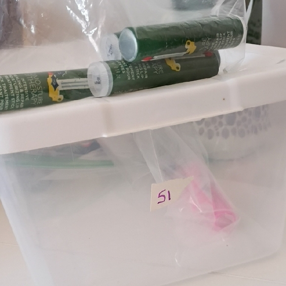 Vintage Avon Moisture Therapy Lip Balm Set Christmas edition bundle lot of 5 - Picture 4 of 4